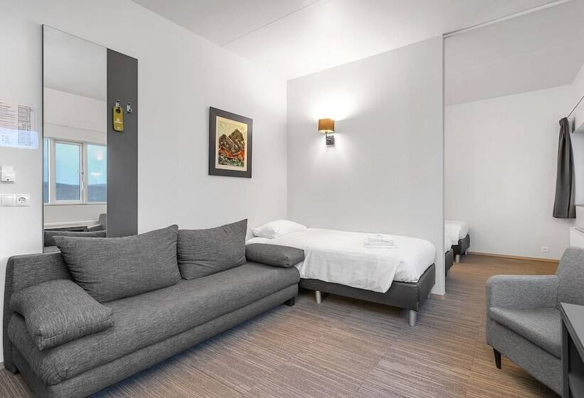 اتاق استاندارد سه نفره, Vellir