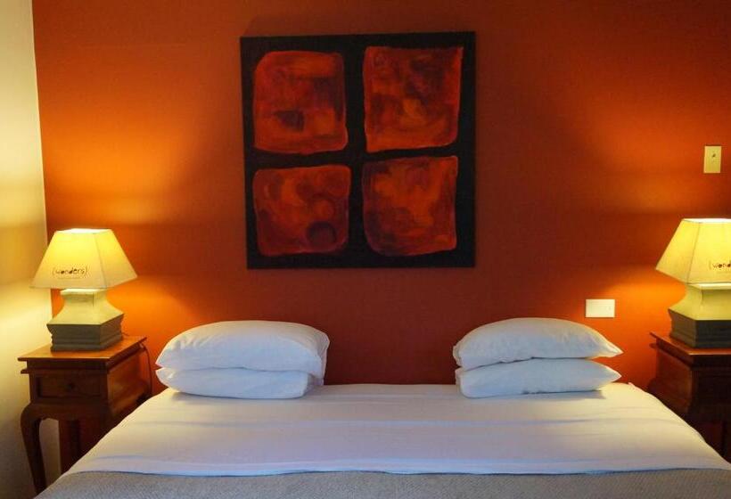 اتاق لوکس با تخت بزرگ, Wonders Boutique