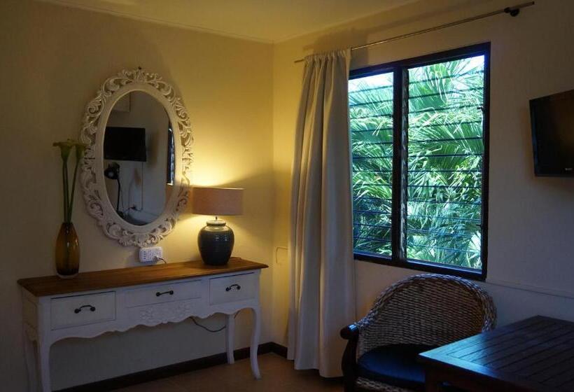 اتاق لوکس با تخت بزرگ, Wonders Boutique