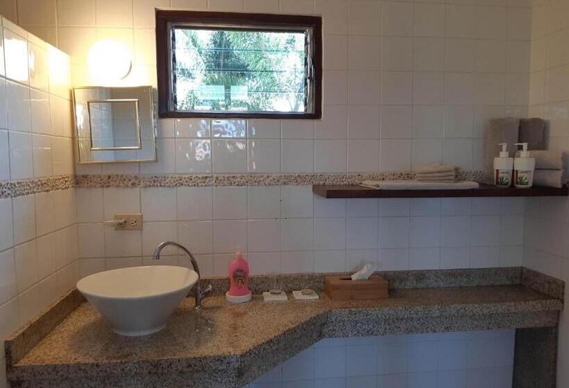 اتاق لوکس با تخت بزرگ, Wonders Boutique