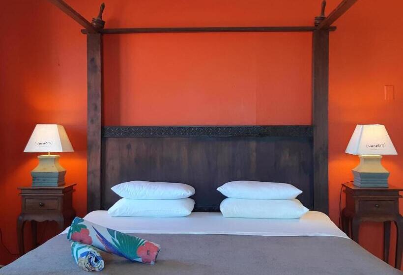 اتاق لوکس با تخت بزرگ, Wonders Boutique