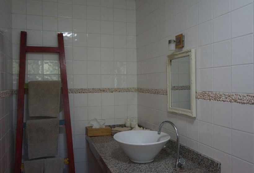 اتاق لوکس با تخت بزرگ, Wonders Boutique