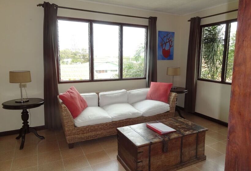 اتاق لوکس با تخت بزرگ, Wonders Boutique