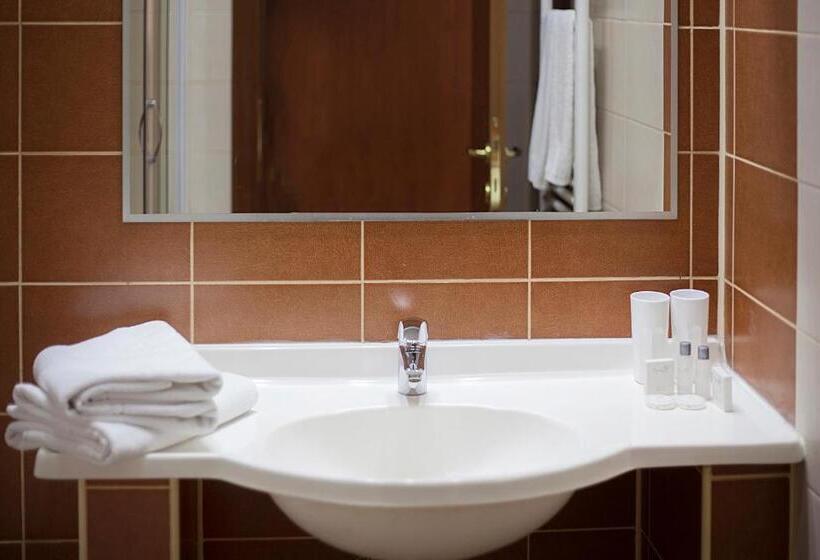 اتاق اجرایی, Yesterday