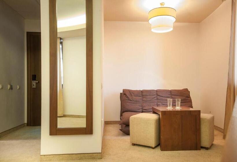 اتاق اجرایی, Yesterday