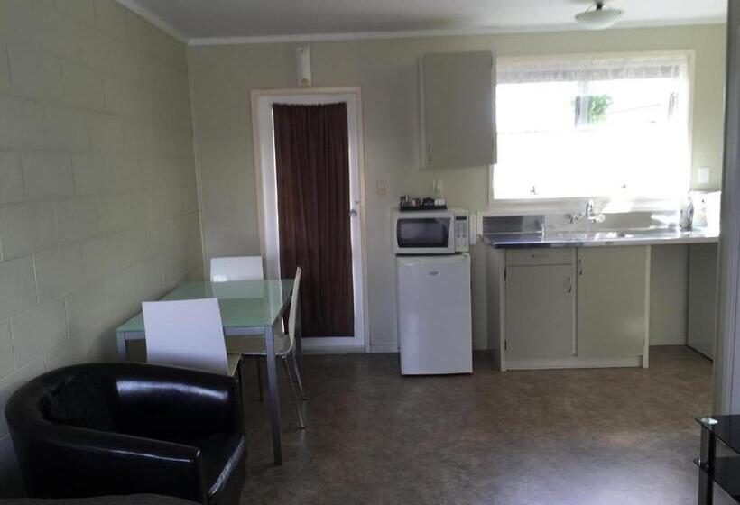 Апартаменты 1 Спальня, North End Motel