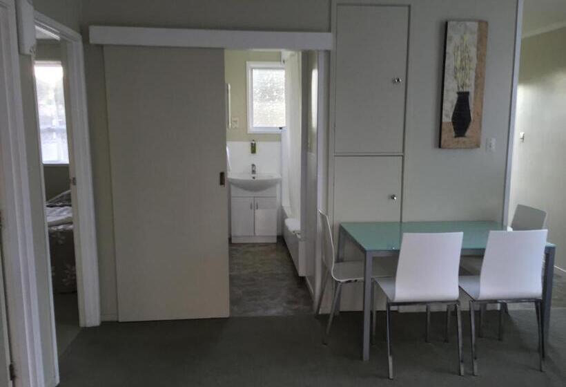 Апартаменты 2 Спальни, North End Motel