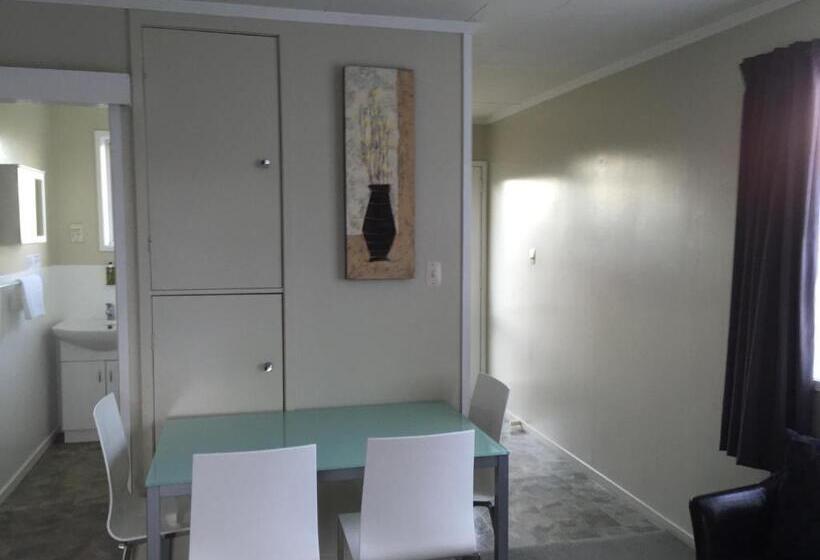 דירת שני חדרים, North End Motel