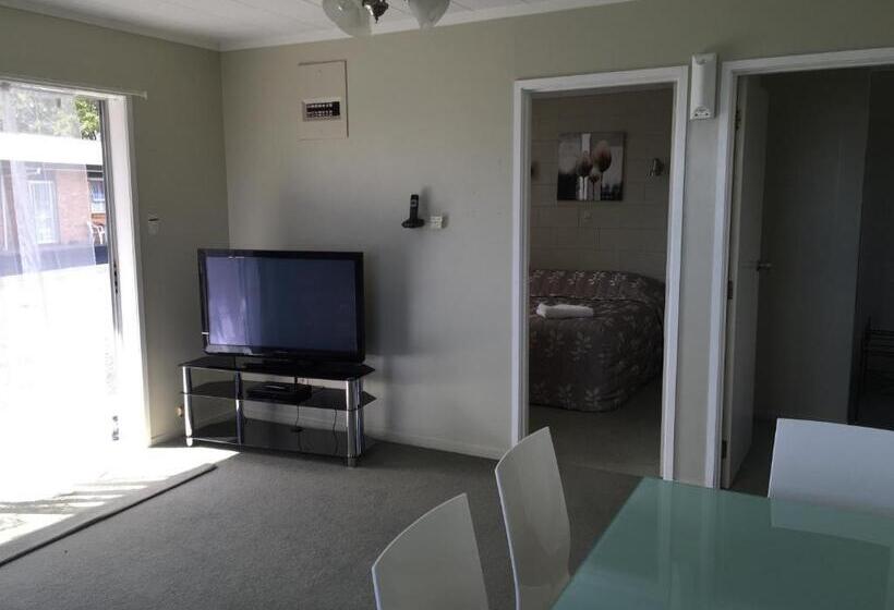 Апартаменты 2 Спальни, North End Motel