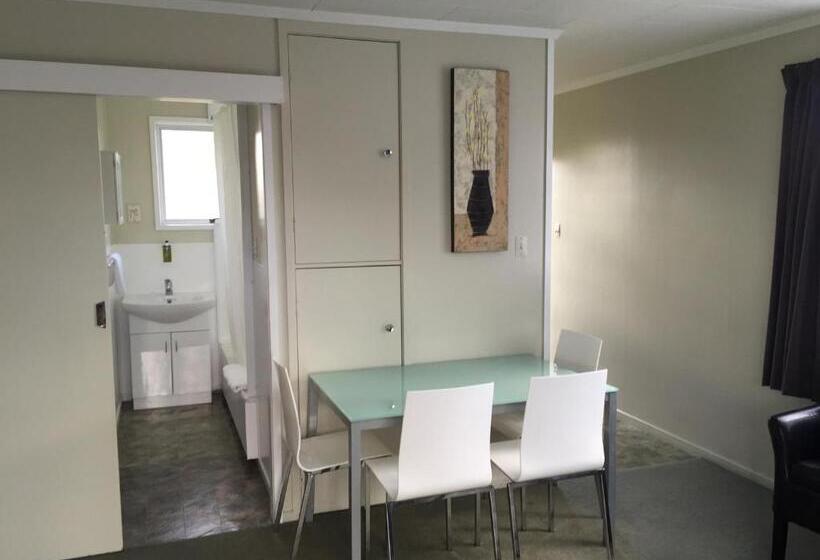 Апартаменты 2 Спальни, North End Motel