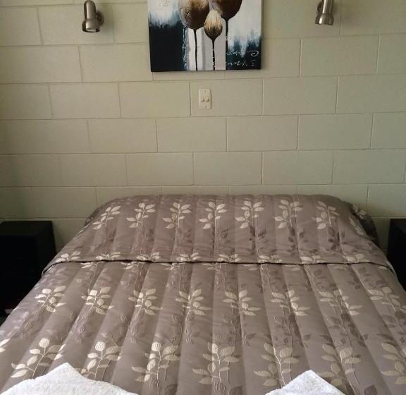 Апартаменты 2 Спальни, North End Motel