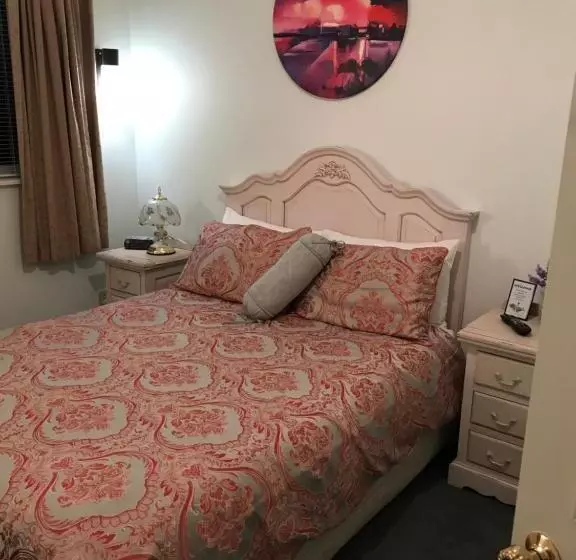 Basic-huone, Admirals Lodge
