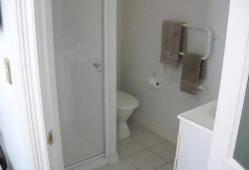Basic-huone, Admirals Lodge