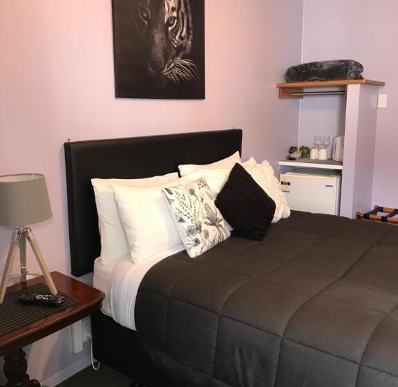 חדר סטנדרט, Admirals Lodge