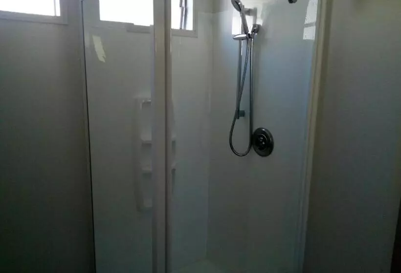 Standard Kolmen Hengen Huone, Admirals Lodge