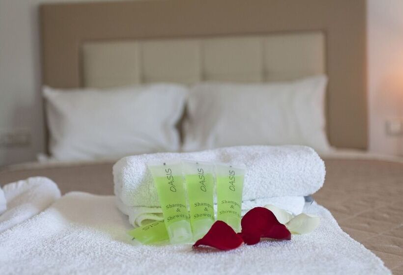 Студия Deluxe, Oasis Exclusive