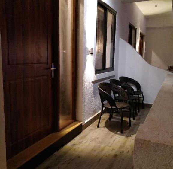 豪华房间, Wtf My House