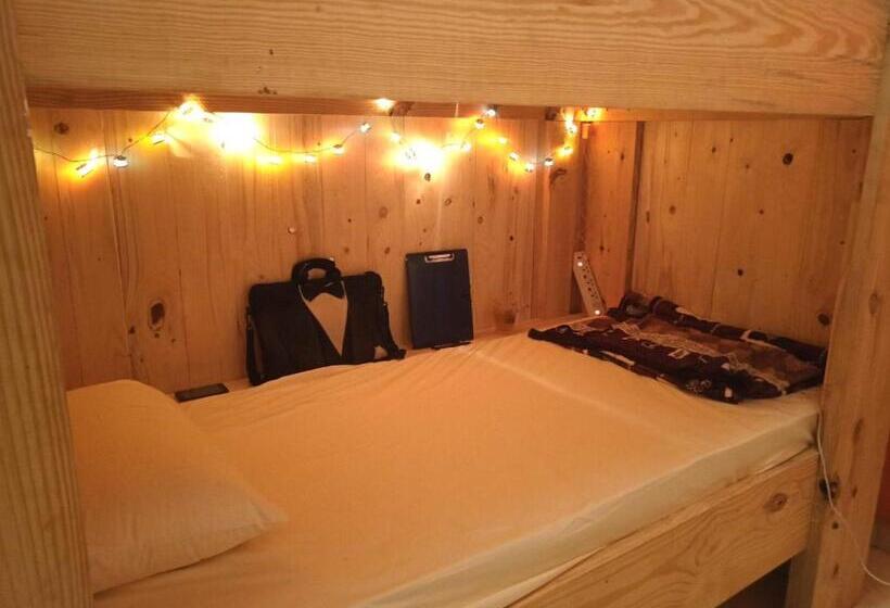 共用房间的床, Wtf My House