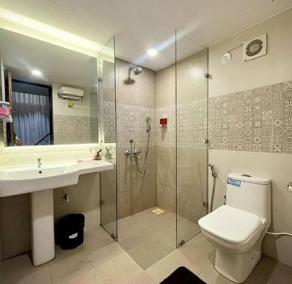 共用房间的床, Wtf My House