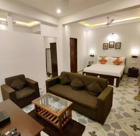 سوییت اجرایی, Wtf My House
