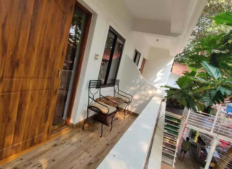 سوییت اجرایی, Wtf My House