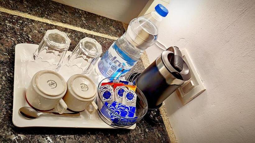 行政套房, Wtf My House