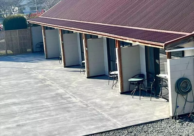 Standard-studio, Pinewood Motels