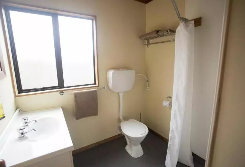 Standard-studio, Pinewood Motels