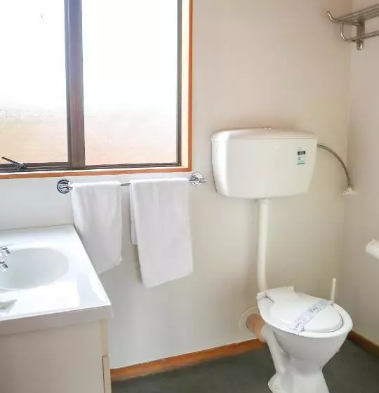 Standard-studio, Pinewood Motels