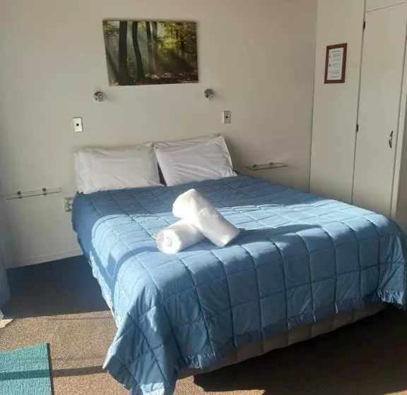 Standard-studio, Pinewood Motels
