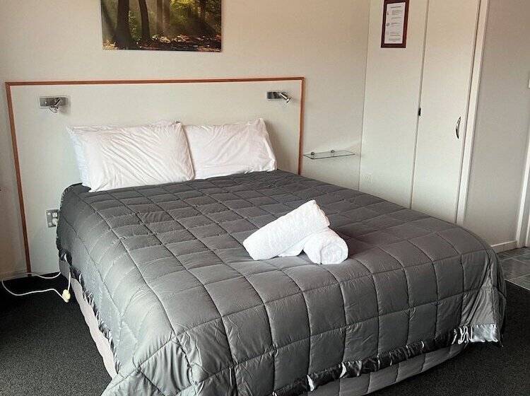 חדר סטודיו סטנדרד, Pinewood Motels