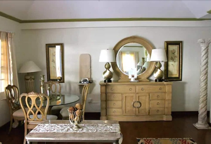 Penthouse Kamer, Beachcombers