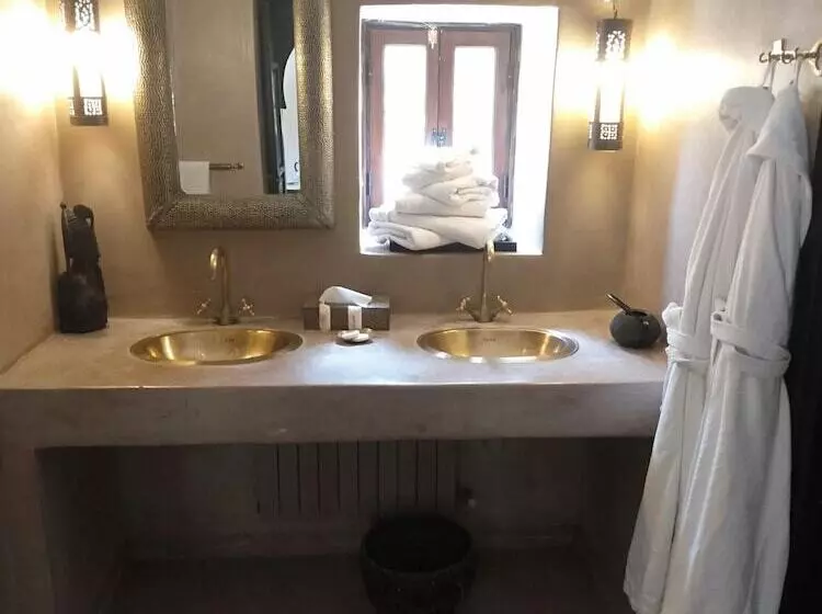 اتاق استاندارد با تراس, The Capaldi Hotel, Restaurant & Spa
