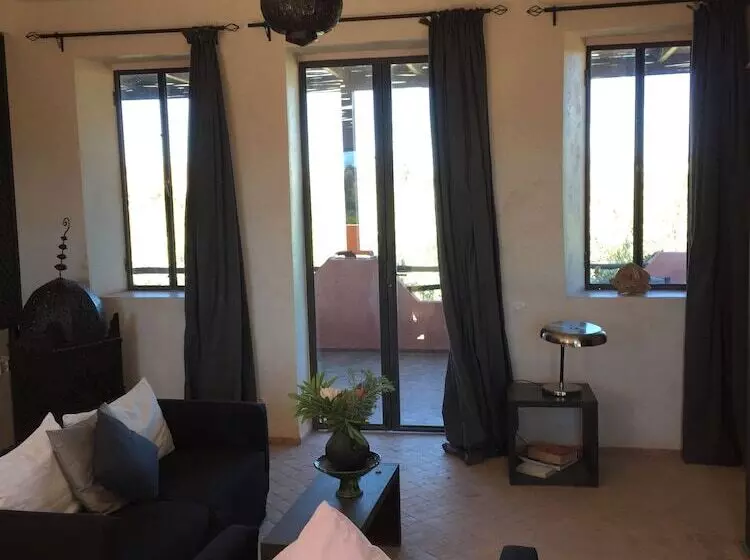 سوییت لوکس, The Capaldi Hotel, Restaurant & Spa