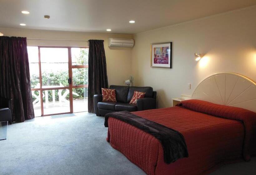 スーペリアスタジオ, Valdez Motor Lodge