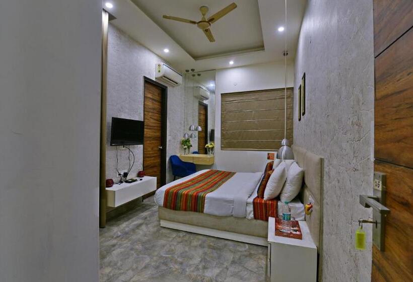 バルコニー付きデラックスルーム, Fortune Inn By F9 Hotels