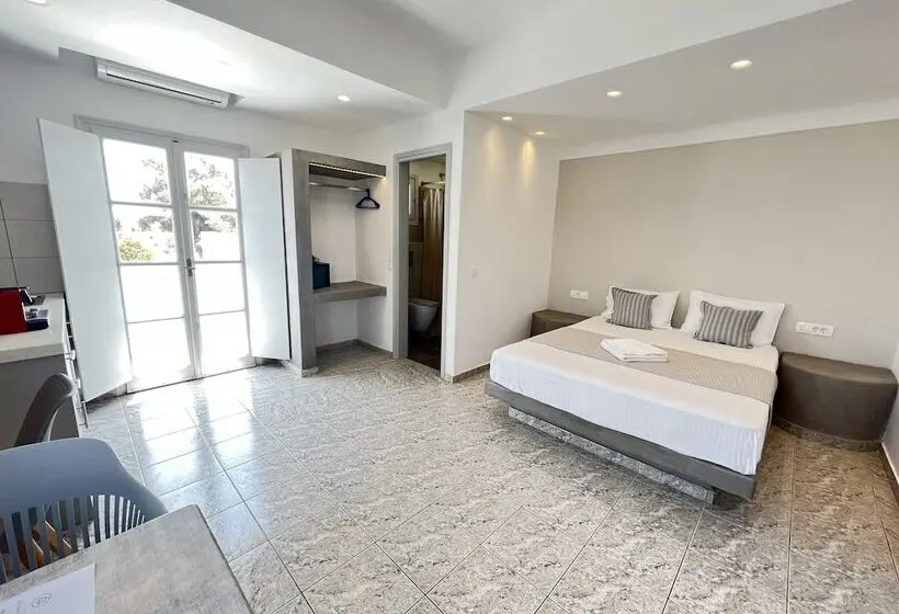 スタンダードスタジオ, White Lily Suites & Lofts   Adults Only 16 Plus