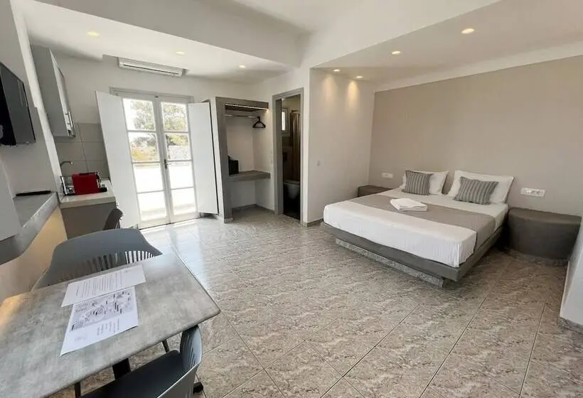 スタンダードスタジオ, White Lily Suites & Lofts   Adults Only 16 Plus