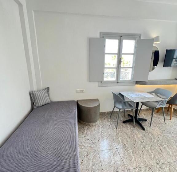스탠다드 스튜디오, White Lily Suites & Lofts   Adults Only 16 Plus