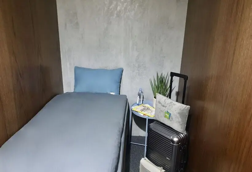 اتاق استاندارد یک نفره, Sleep  N Fly Sleep Lounge, D Gates Terminal 1   Transit Only