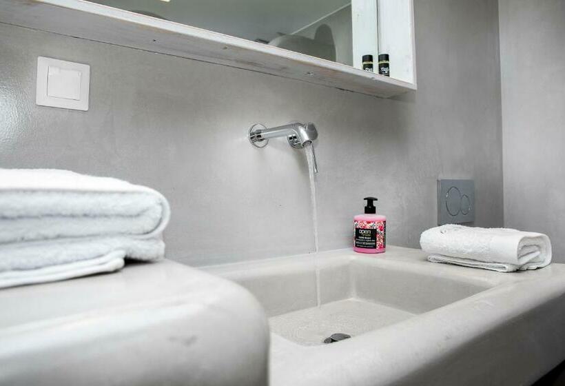 غرفة كلاسيكية ثلاثية, Crystal Dreams