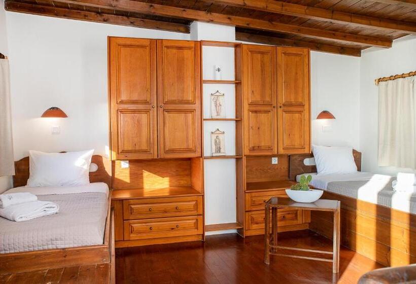 جناح جونيور مزوَّد بحمام سباحة, Crystal Dreams