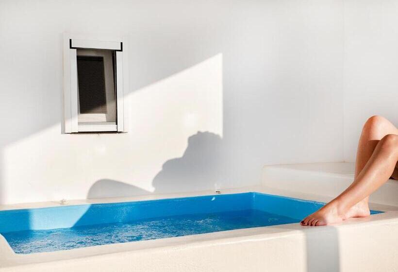 جناح جونيور مزوَّد بحمام سباحة, Crystal Dreams