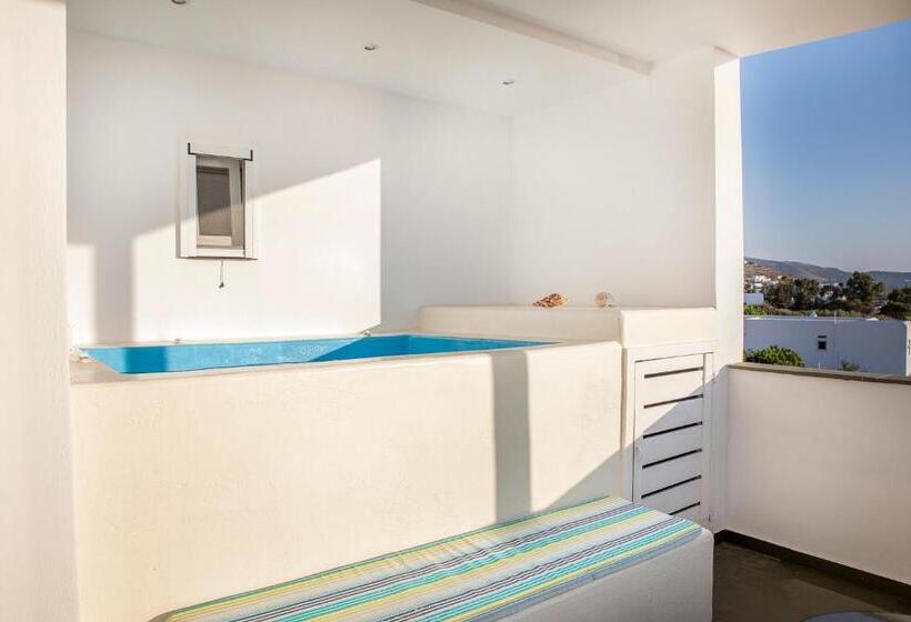 جناح جونيور مزوَّد بحمام سباحة, Crystal Dreams