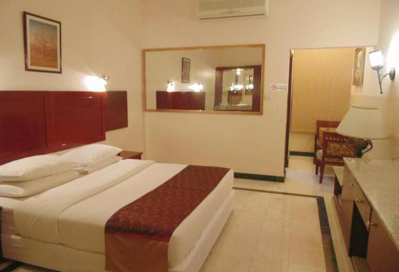 Deluxe Suite King Bed, Summersands