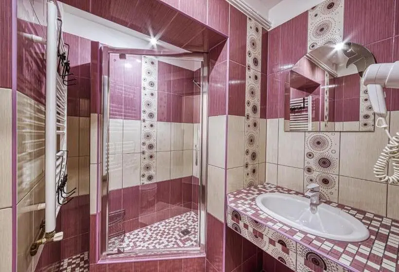 اتاق استاندارد چهارنفره با بالکن, Penzion Katarina