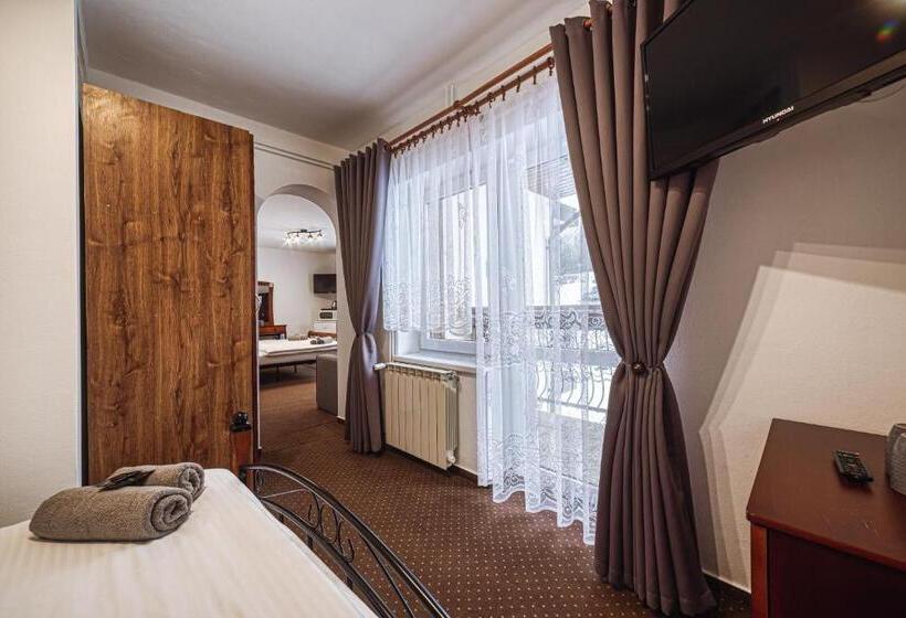 اتاق استاندارد چهارنفره با بالکن, Penzion Katarina