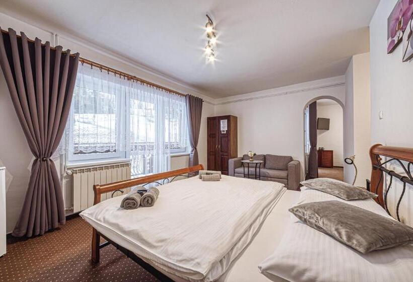 اتاق استاندارد چهارنفره با بالکن, Penzion Katarina