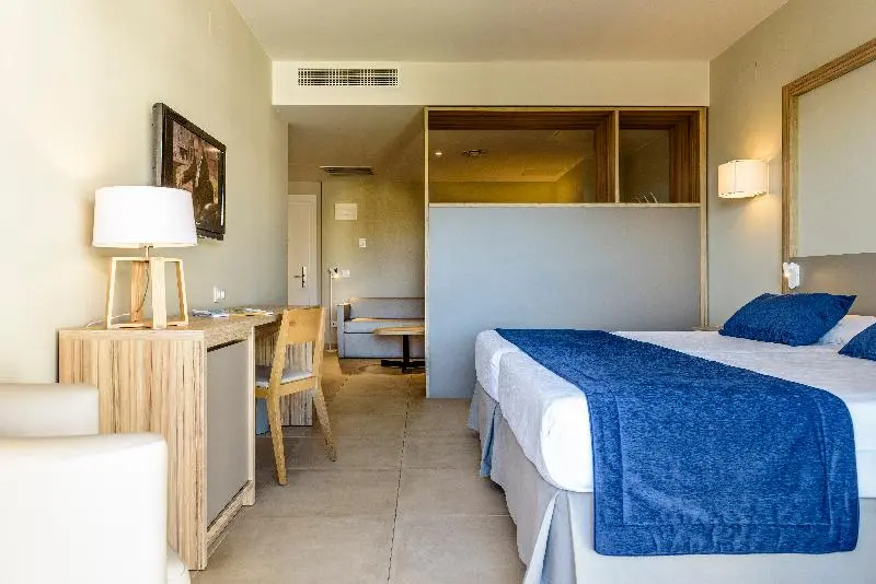 سوییت جونیور, Estival Park Almaris