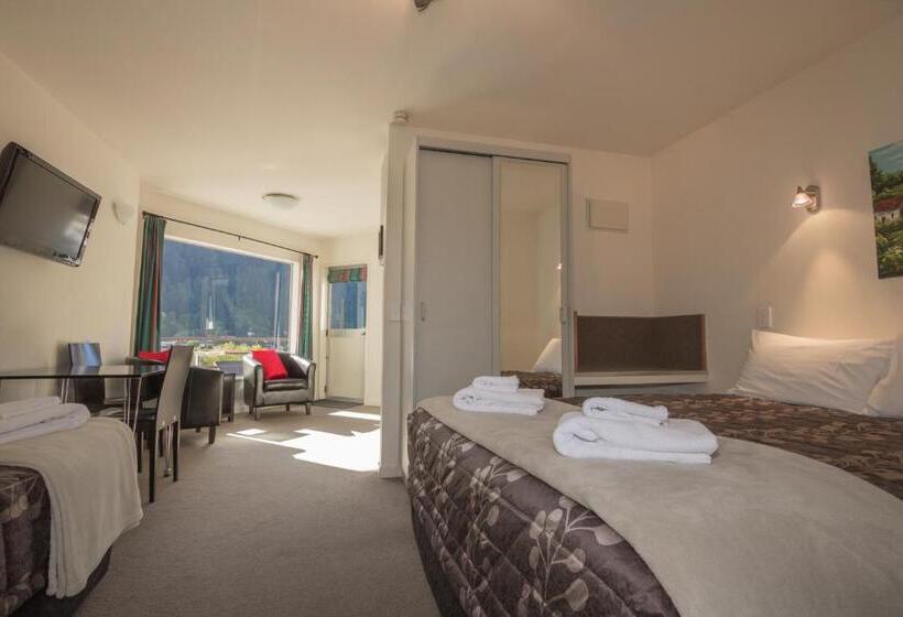 Standard studio with lake view, Caples Court Motel & Apartments